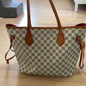 Imitation Louis Vuitton white tote